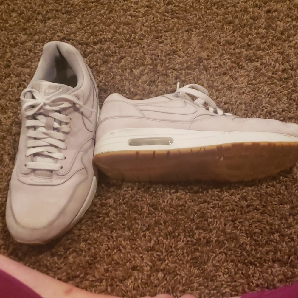 Light grey Nike Air max